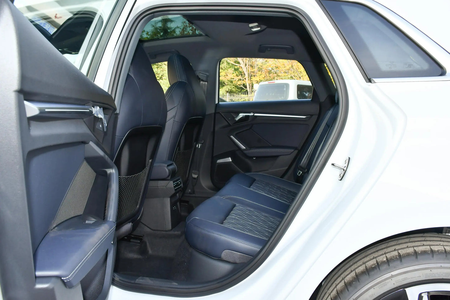 A3 2025 Sportback 35TFSI Flying Spur Premium Model+Luxury Selection Package