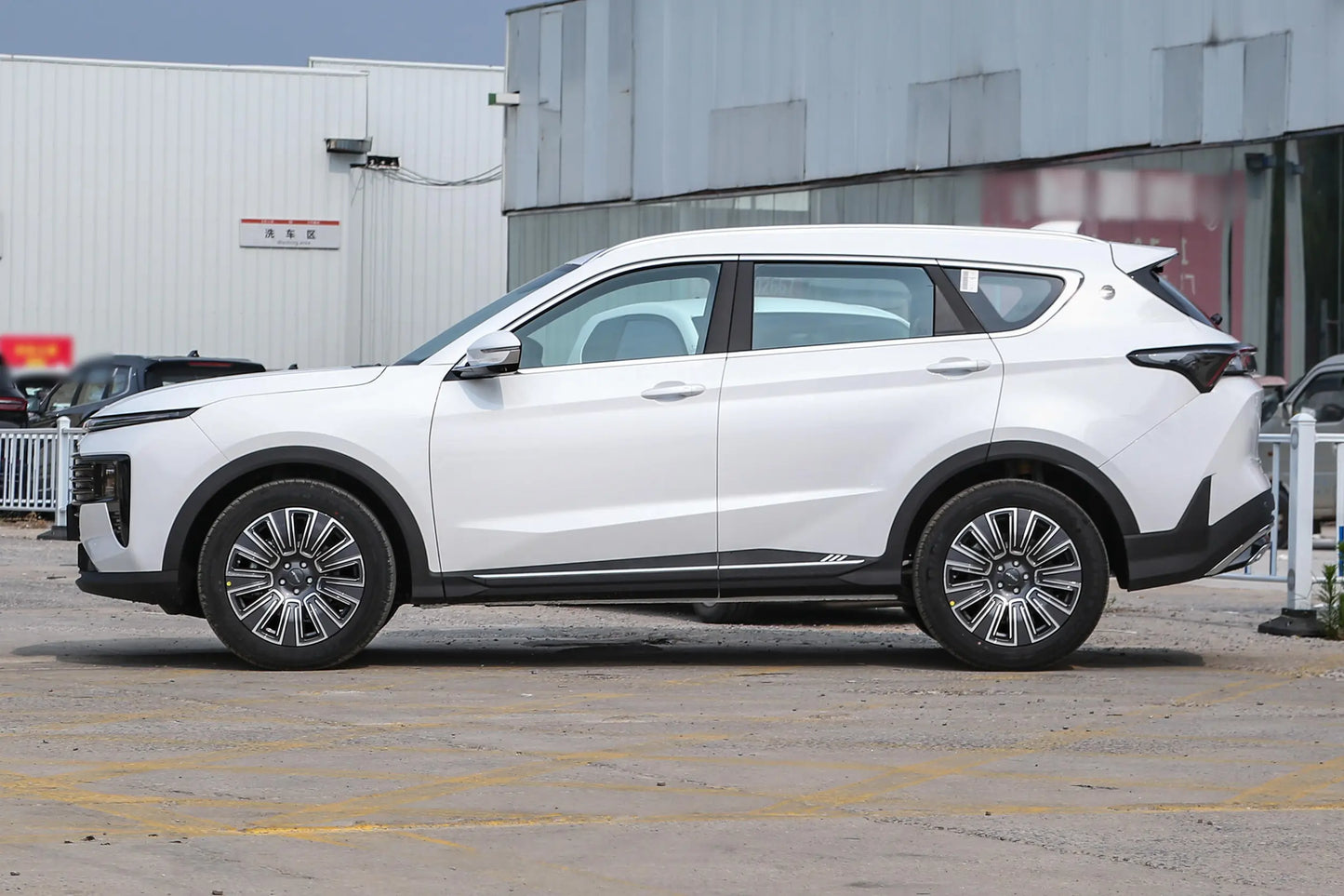 X70 Plus 2025 Model 1.5T Deluxe Edition 7 seats