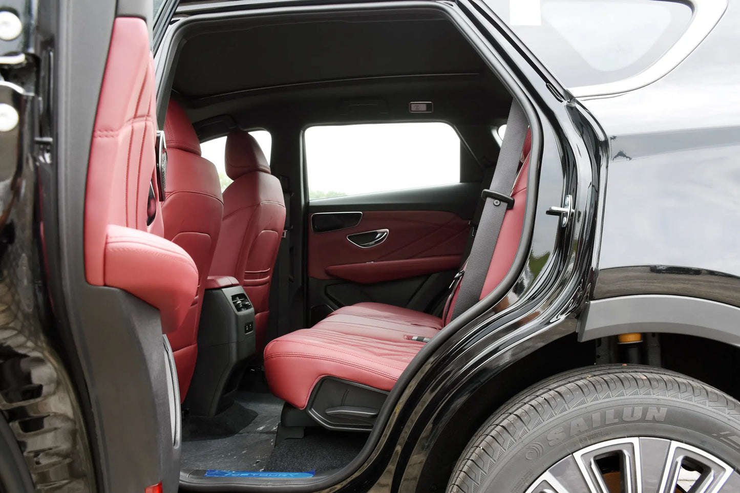 X70 Plus 2025 Model 1.5T Deluxe Edition 5 seats