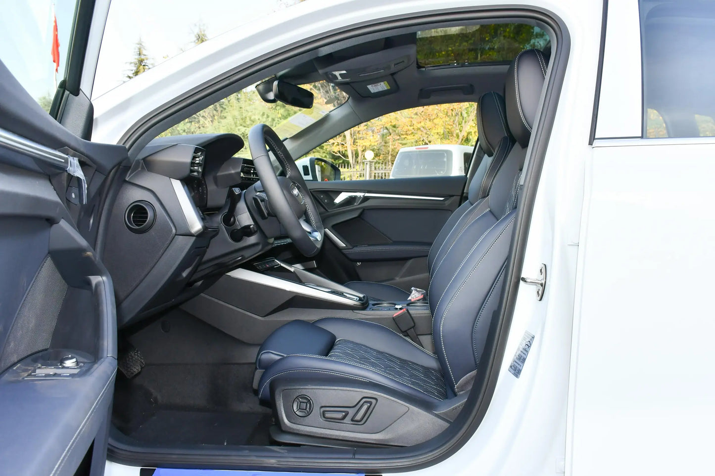 A3 2025 Sportback 35TFSI Flying Spur Premium Model+Luxury Selection Package