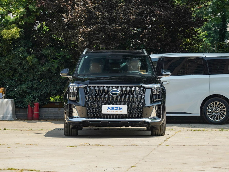 GS8 FEATURES & SPECIFICATIONS Four-wheel Drive 7-seats