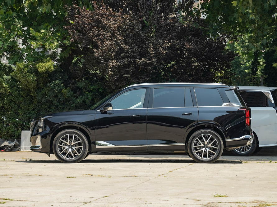 GS8 FEATURES & SPECIFICATIONS Four-wheel Drive 7-seats