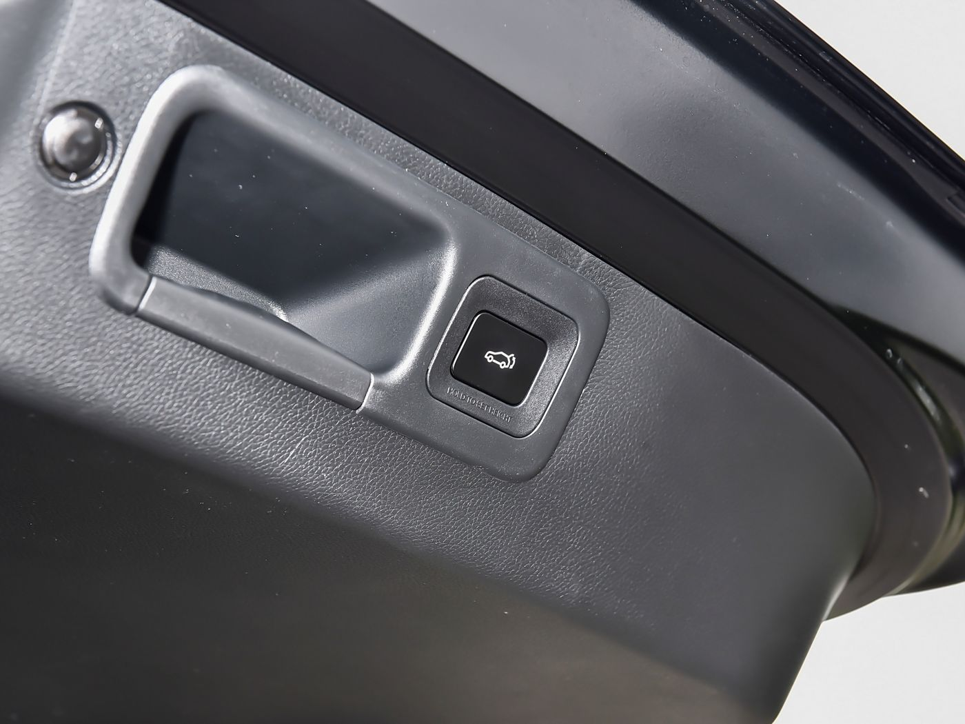 GS8 FEATURES & SPECIFICATIONS Four-wheel Drive 7-seats