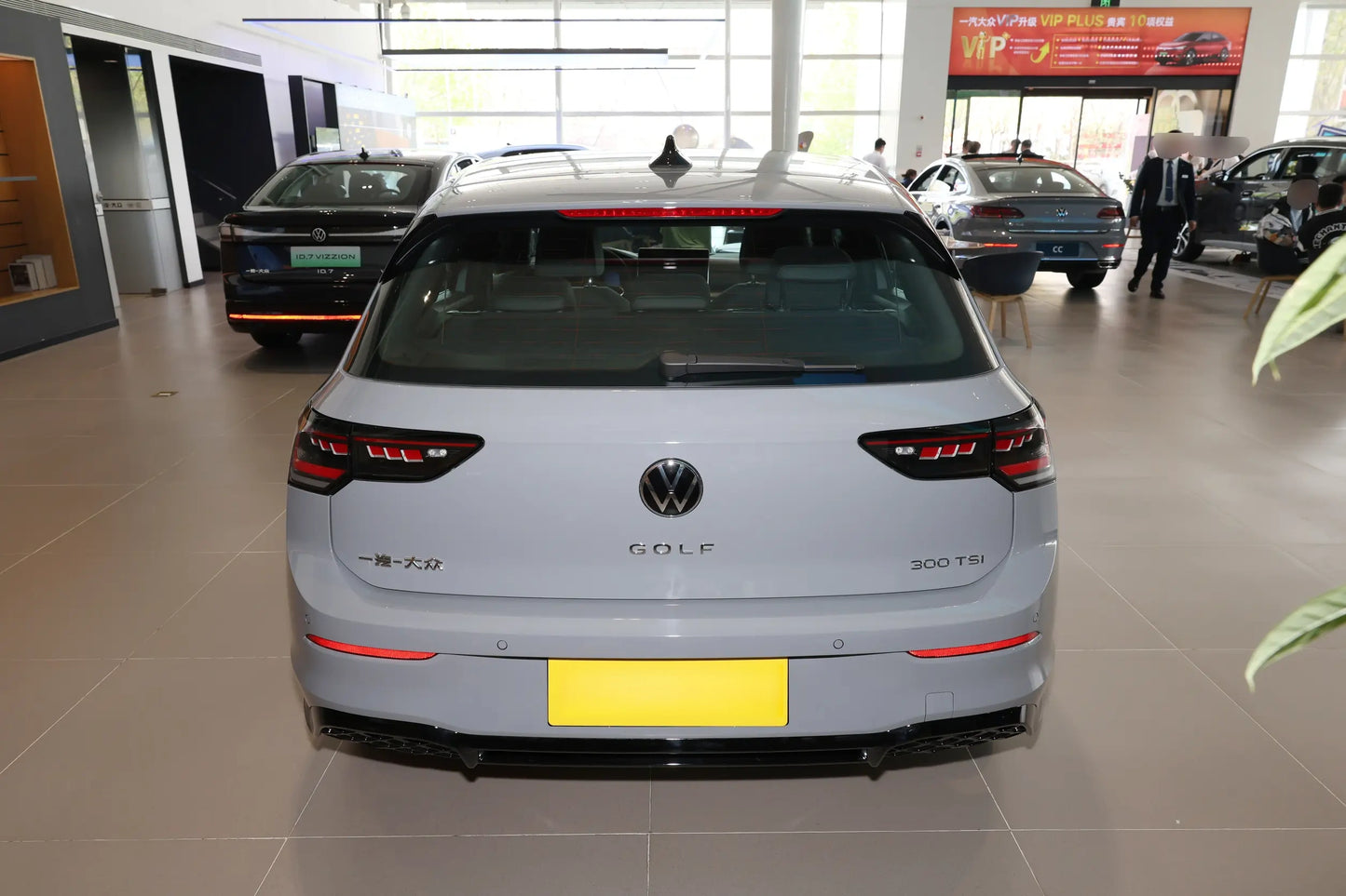 GOLF 2025 Model Facelift 300TSI  R-Line Optional  black light wheel hubpackage