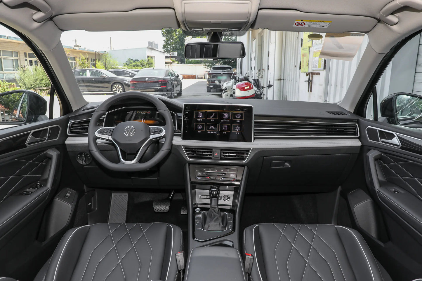 Tiguan L 2024 outstanding version 300TSI Automatic 2WD Drive Longteng Edition